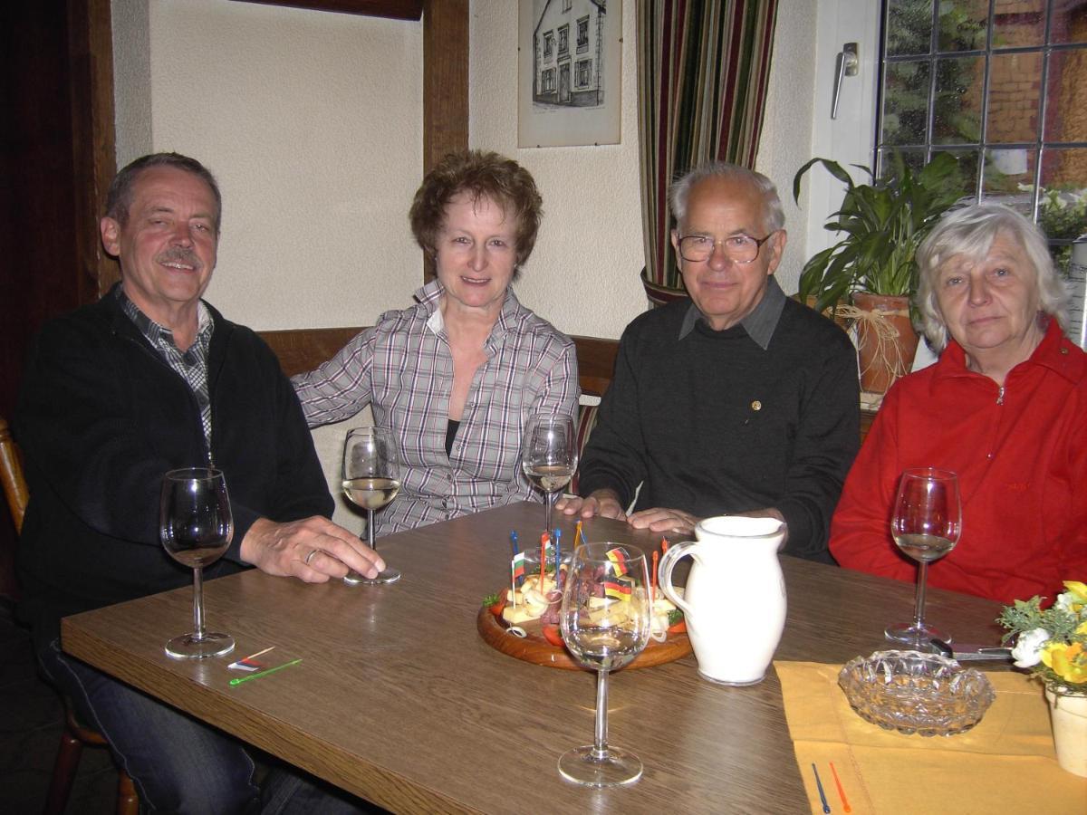 Weinstube Pension Moselbluemchen Zeltingen-Rachtig Exterior foto