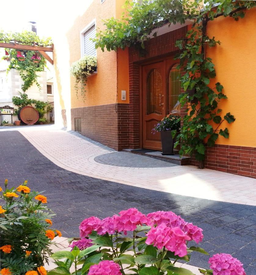 Weinstube Pension Moselbluemchen Zeltingen-Rachtig Exterior foto